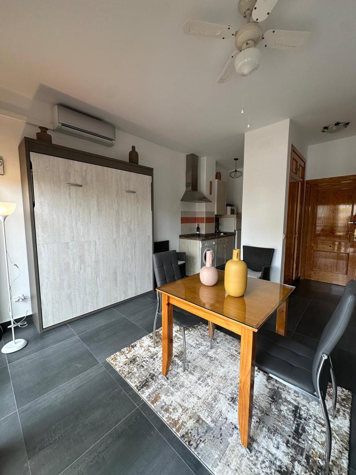 Estudio Con Piscina Y Garaje A 100 Mtr De La Playa Apartment *